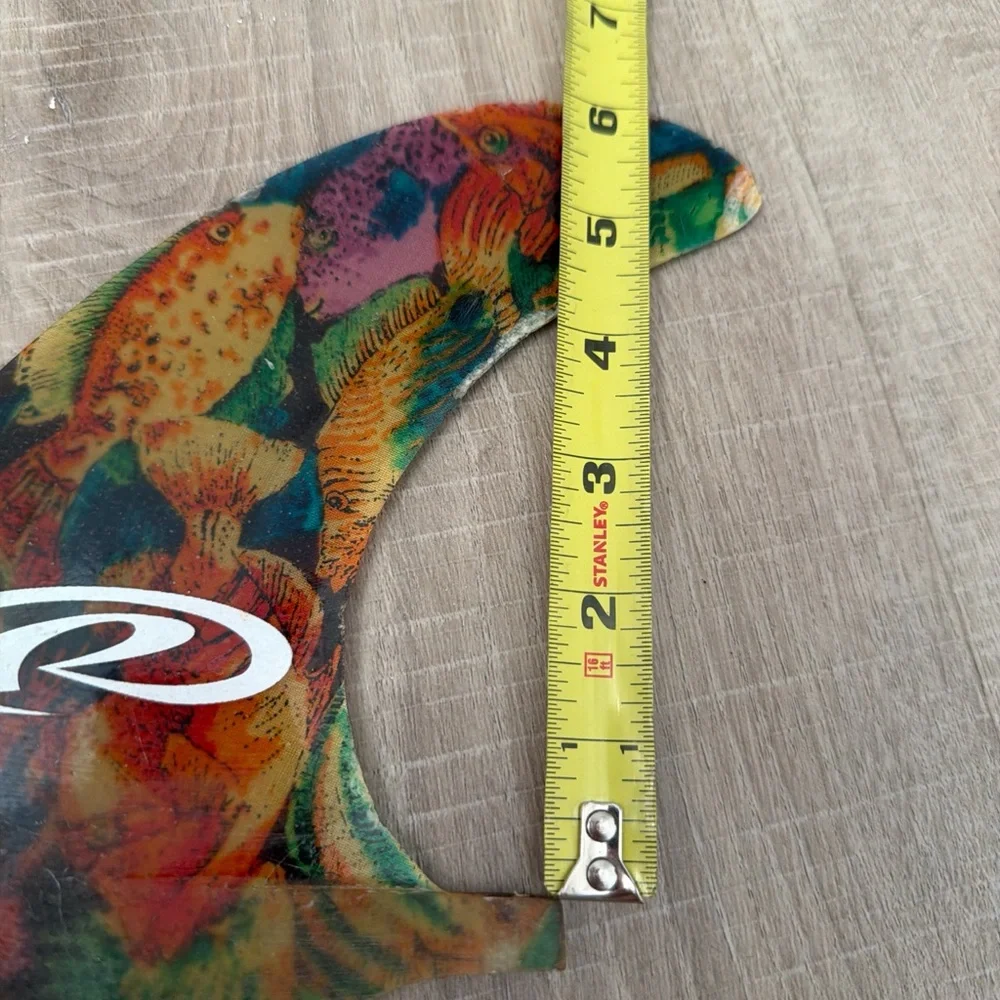Colorful Surfboard Single Fin with Fish Design. 6 inches - Picture 4 of 5